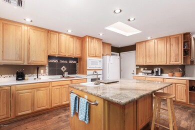 Kitchen/Fam room