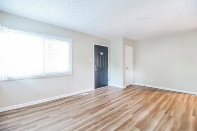 890 Bucknell Rd, Columbus, OH 43213 - photo 4