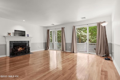 453 E Putnam Ave Unit 1m Cos-large-012-0