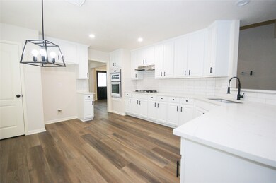 BIG KITCHEN WITH LOTS OF COUNTER SPACE