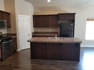 656 SE Reed Mkt