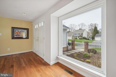 9469 Copenhaver Dr, Potomac, MD 20854 - photo 7