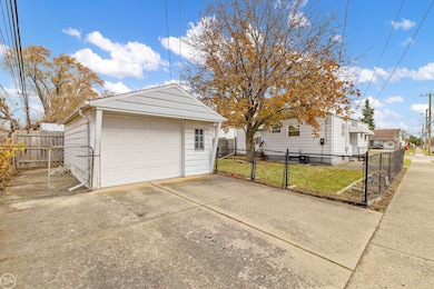 24805 Lambrecht Ave, Eastpointe, MI 48021 - photo 2