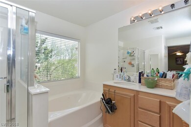 Master Bathroom w/ dual sinks, walk in shower and