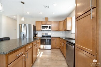 4368 Glen View Dr, Manhattan, KS 66502 - photo 3