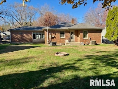 1121 N 4th St, Clinton, IA 52732 - photo 3