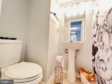 7728 Nalley Ct, Hyattsville, MD 20785 - photo 5