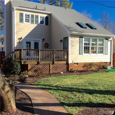 Great rear view showing off the beautiful landscap