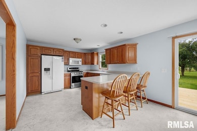 5315 Shawnee Dr, Davenport, IA 52804 - photo 3