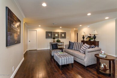 Breathtaking Entry to Hardwood Floors