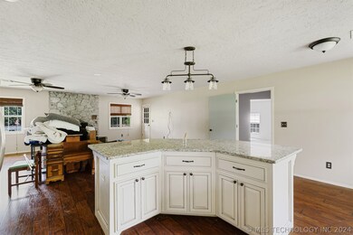 1806 E Willow Dr, Stigler, OK 74462 - photo 5