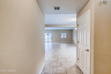 5-972453460-06 Foyer