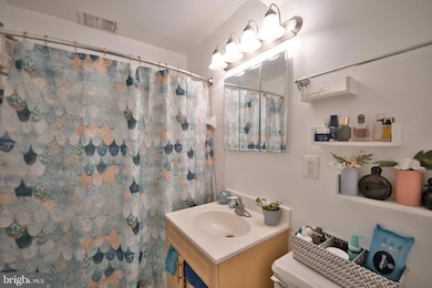 5601 Parker House Terrace unit 204, Hyattsville, MD 20782 - photo 6