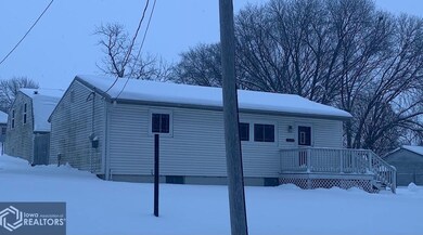 509 Evergreen St, Shenandoah, IA 51601 - photo 3