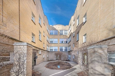 4752 N Albany Ave unit 3, Chicago, IL 60625 - photo 2