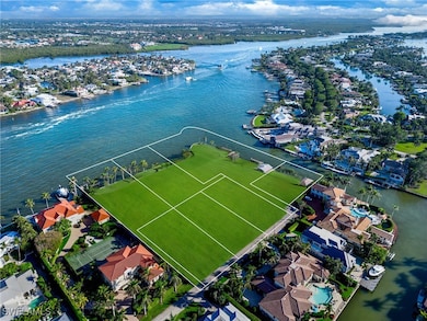 820 Jamaica Ln, Naples, FL 34102 - photo 2