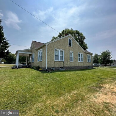 672 Wayne Ave, Chambersburg, PA 17201 - photo 4