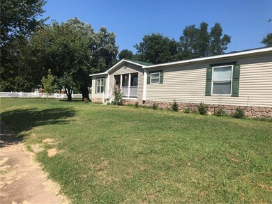 304 S Maple St, Guthrie, OK 73044 - photo 2