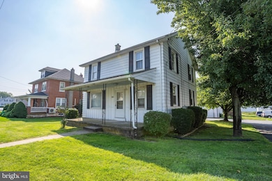 936 W Main St, New Holland, PA 17557 - photo 2