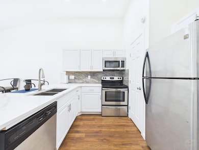 2216 San Gabriel St unit 305, Austin, TX 78705 - photo 4