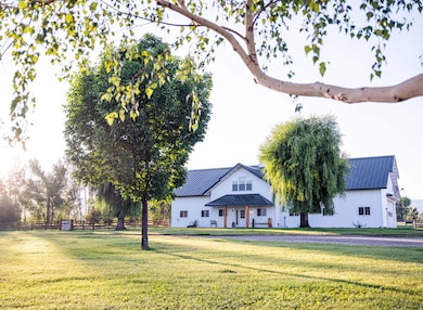 711 Middle Burnt Fork Rd, Stevensville, MT 59870 - photo 4