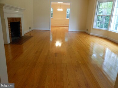 809 Carrie Ct, McLean, VA 22101 - photo 5