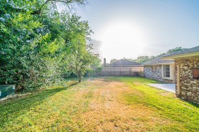 8446 Springtime Ln, Houston, TX 77075 - photo 7