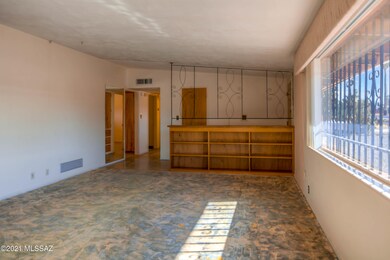 7 Living Room photo c