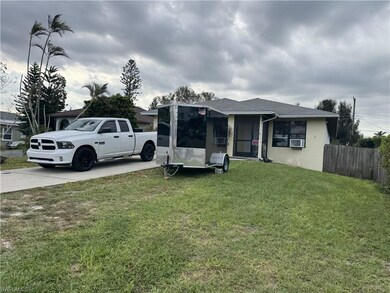 View of front facade with a front yard