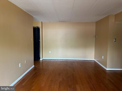 134 Roberts Ln unit 203, Alexandria, VA 22314 - photo 5