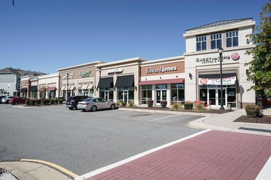 042-1280x960-shopping-village