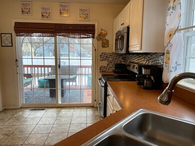 36 W Bay Path Terrace, Springfield, MA 01109 - photo 5