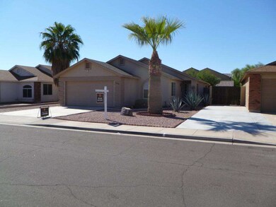 ALL SINGLE LEVELS HOMES IN NEIGHBORHOOD