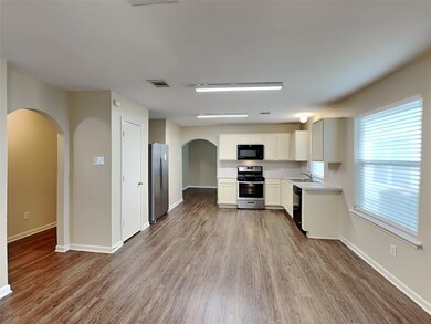 11010 Heather Bluff Ln, Houston, TX 77075 - photo 3