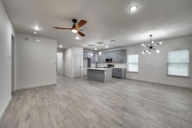 402 Royal St, Cleburne, TX 76031 - photo 7