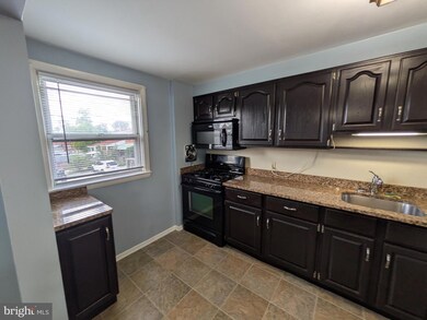 1111 Circle Dr, Halethorpe, MD 21227 - photo 5