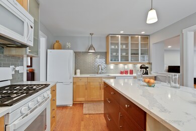 3106 Swallow Ln, Rolling Meadows, IL 60008 - photo 7