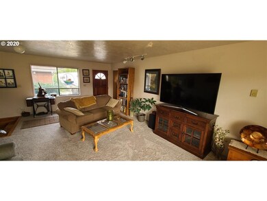 29440 Cypress Ct, Gold Beach, OR 97444 - photo 5