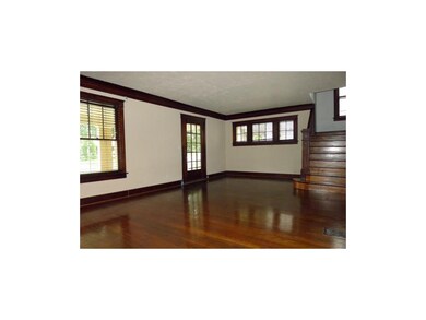 Eyebrow window for ease of furniture placement