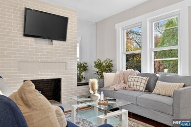 23 Chancellor Ave, Newark, NJ 07112 - photo 4