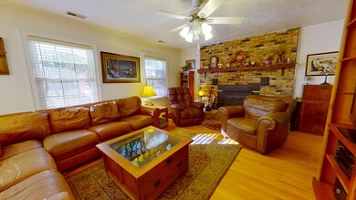 504 S Bickett St, Burgaw, NC 28425 - photo 6