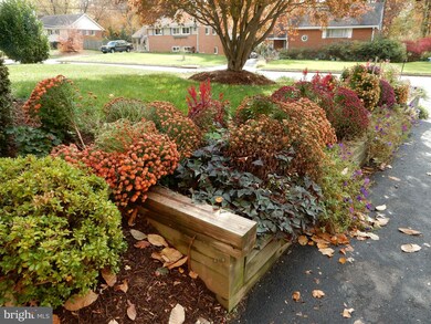 10910 Maple St, Fairfax, VA 22030 - photo 2