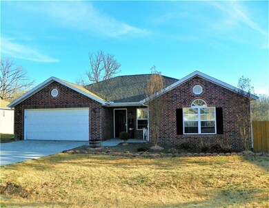 Yes, the driveway is FLAT!!! What a dream - a level Bella Vista driveway~