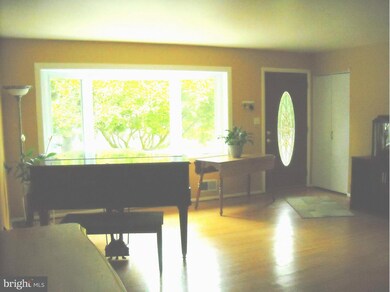 5910 Hanna Rd, Sykesville, MD 21784 - photo 2