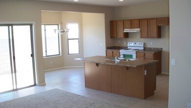 Kitchen w/ breakfast nook