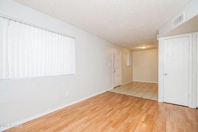 4-photo-Living-Room