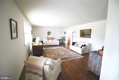 10008 Blue Banner Dr, Germantown, MD 20876 - photo 5