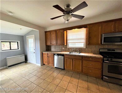 11 Grandview St, East Stroudsburg, PA 18301 - photo 7