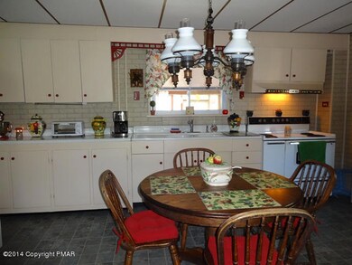 616 Center Ave, Jim Thorpe, PA 18229 - photo 3