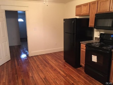 526 N 10th St unit 2, Allentown, PA 18102 - photo 2